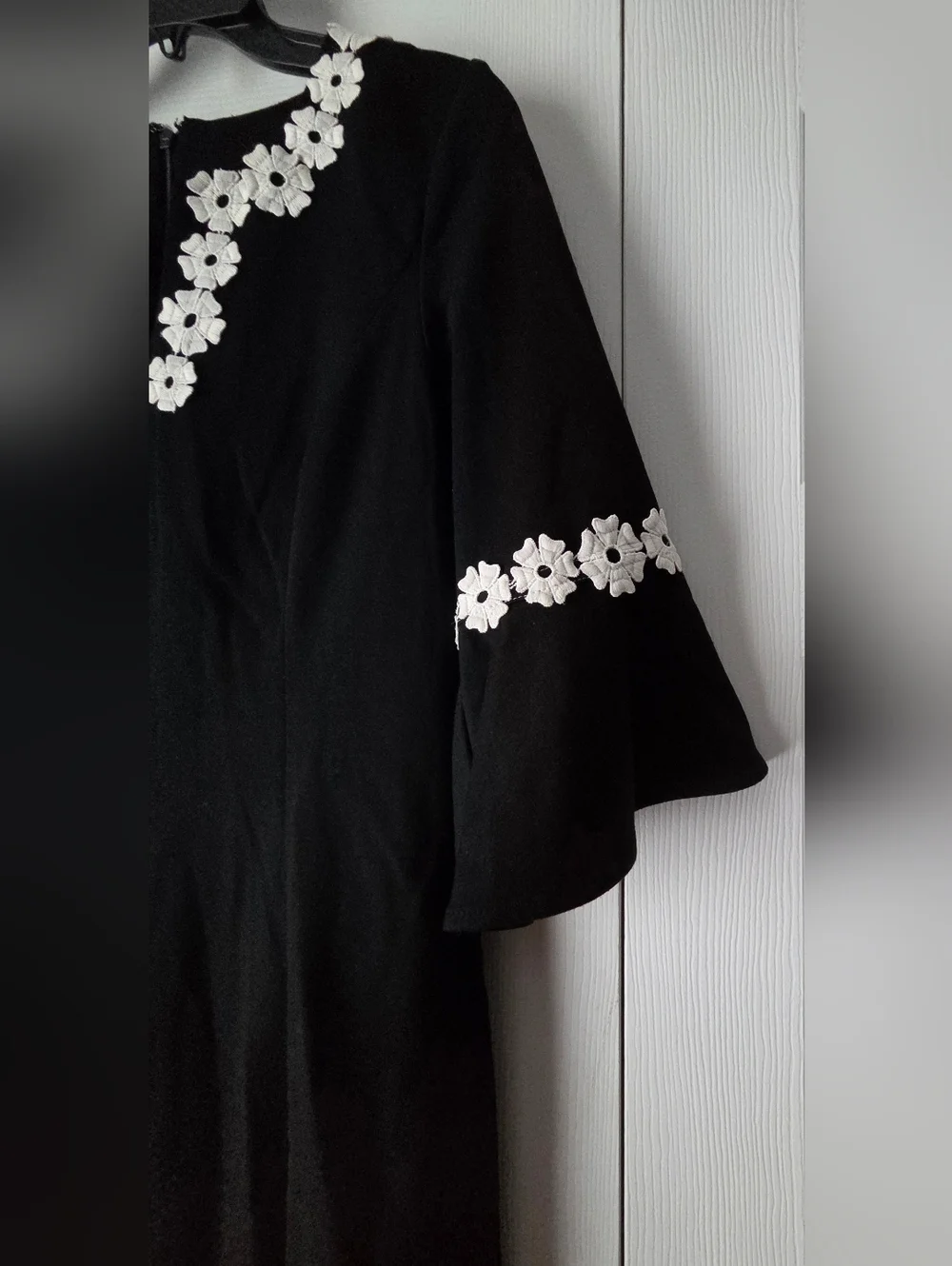 Talbots Black Embroidered Flounce-Sleeve Shift Dress Size 4 - Picture 5 of 13